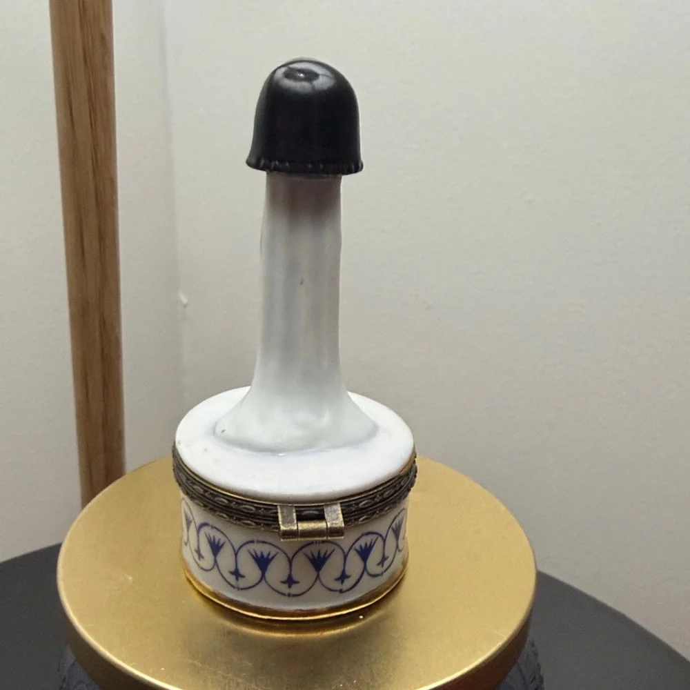 The Prince of Egypt Commemorative Figural
Trinket Box - Picture 4 of 9